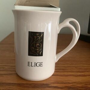 Beautiful Vintage Mary Kay “ELIGE” Cup with original logo design on front .